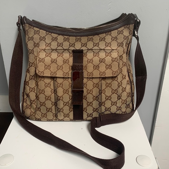 Gucci Handbags - Authentic Gucci crossbody bag